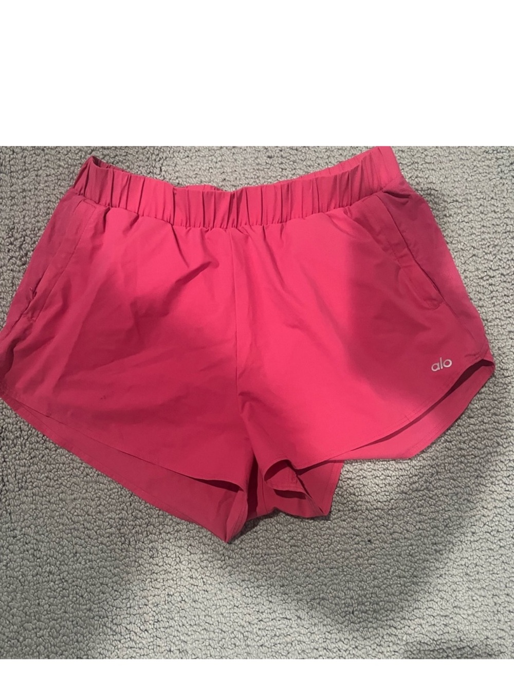 ALO Yoga Dolphin shorts! Very RARE in this color and style. Grab these! Size med